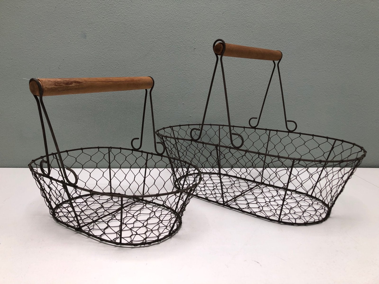 Set van 2 metalen hengselmanden met houten handvat, Met handvatten, Mand, Ophalen of Verzenden, Zo goed als nieuw