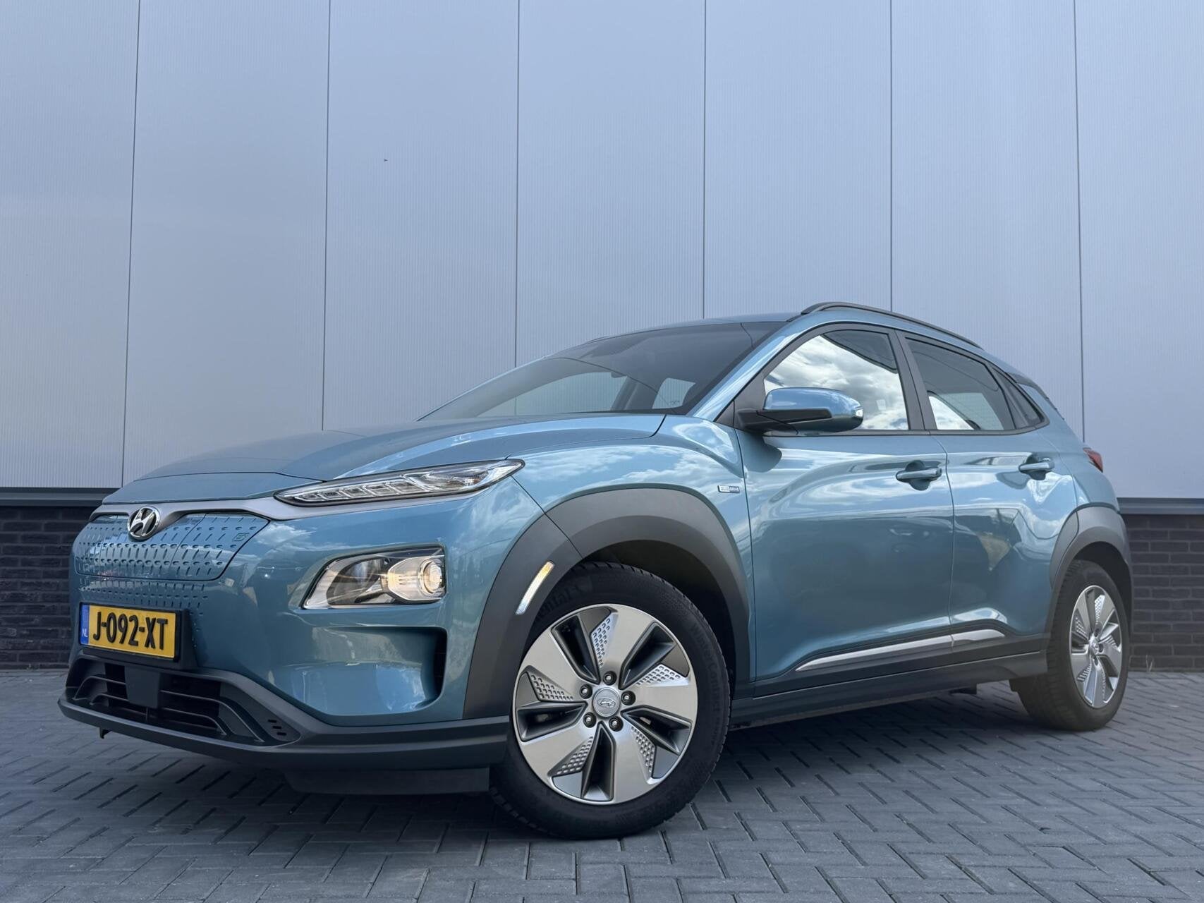Hyundai Kona EV Comfort Smart 64 kWh, Auto's, Gebruikt, Blauw, Origineel Nederlands, 64 kWh