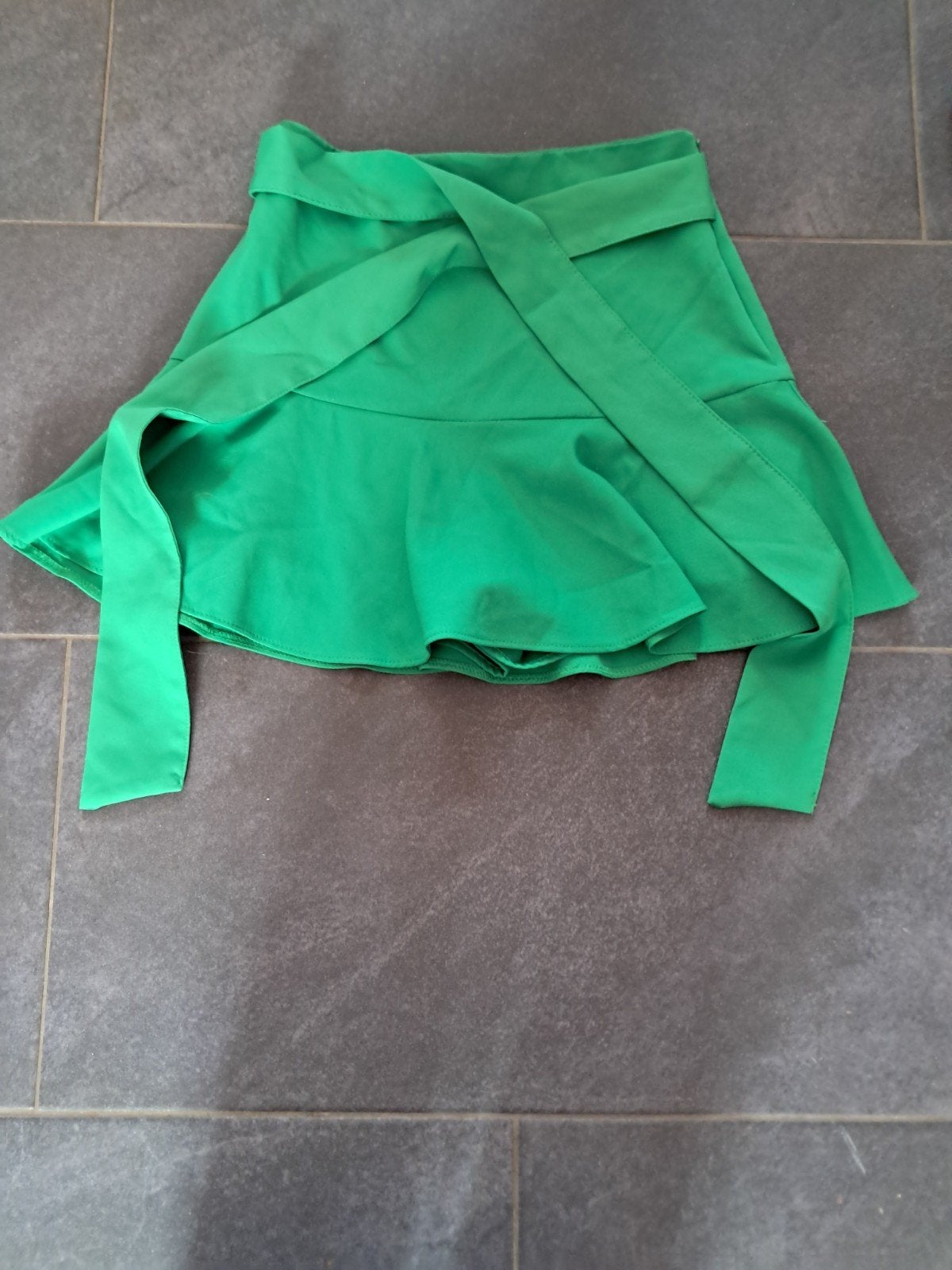 Zara groene mini-skort met strikdetail - Maat XS, Zara, Ophalen of Verzenden, Maat 34 (XS) of kleiner, Gedragen