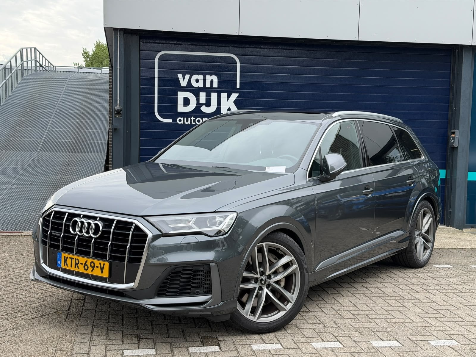 Audi Q7 55 TFSI e quattro Pro Line S Panoramadak Luchtvering, Automaat, 12 maanden, Gebruikt, 2995 cc