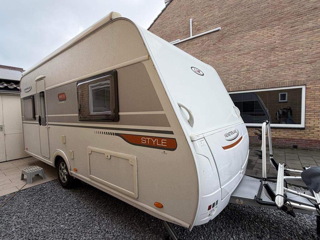 Nette caravan - LMC Style 460 D - met mover en luifel, Caravans en Kamperen, Caravans, Particulier, tot en met 4, 1000 - 1250 kg