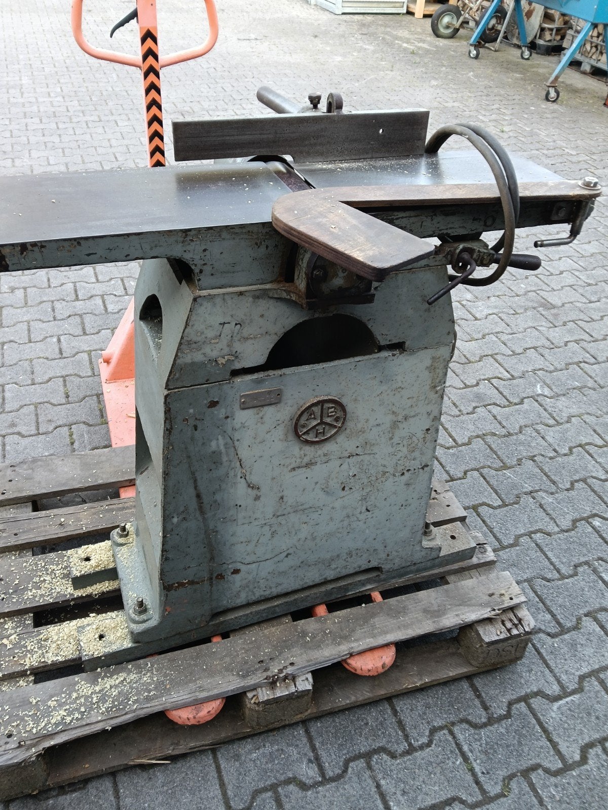 Vlaktebank schaafbank, Ophalen