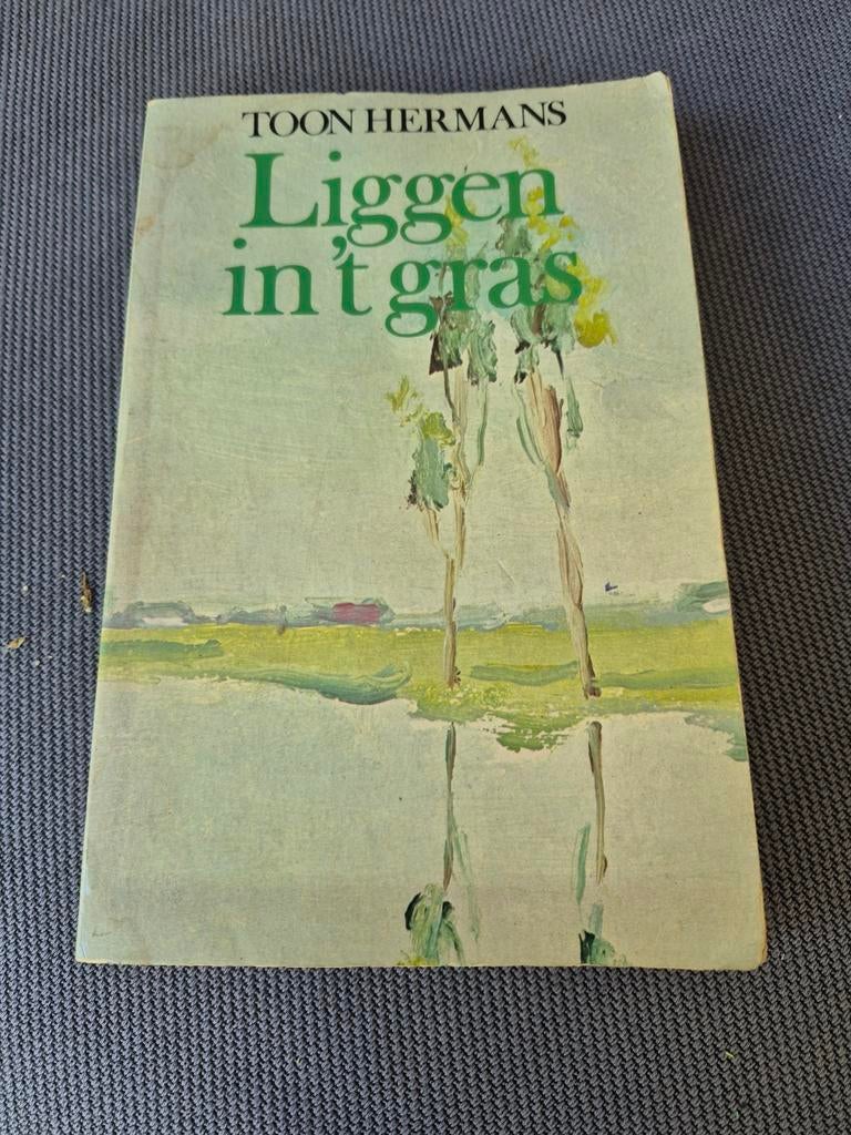 Liggen in 't gras - Toon Hermans (Elsevier), Ophalen of Verzenden