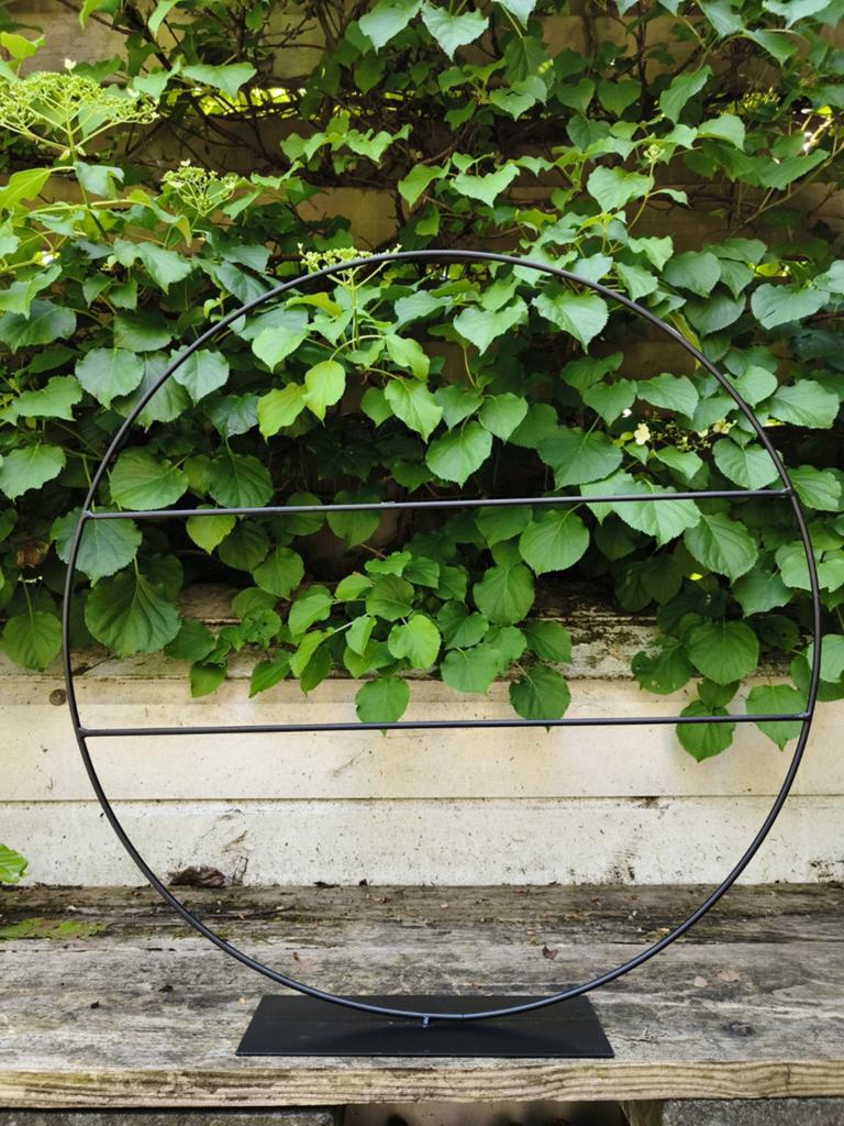 Metalen decoratieve ring op voet - Zwart, Ophalen of Verzenden, Zo goed als nieuw