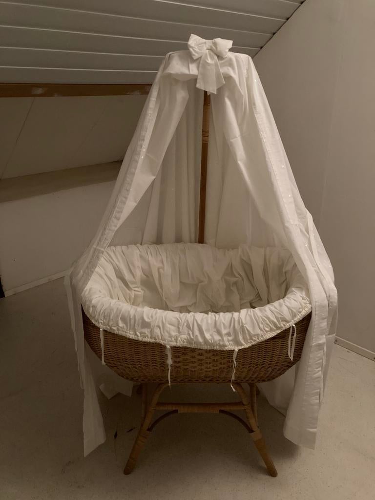 Rotan wiegje, Kinderen en Baby's, Babywiegjes en Ledikanten, Ophalen, Zo goed als nieuw, Wieg