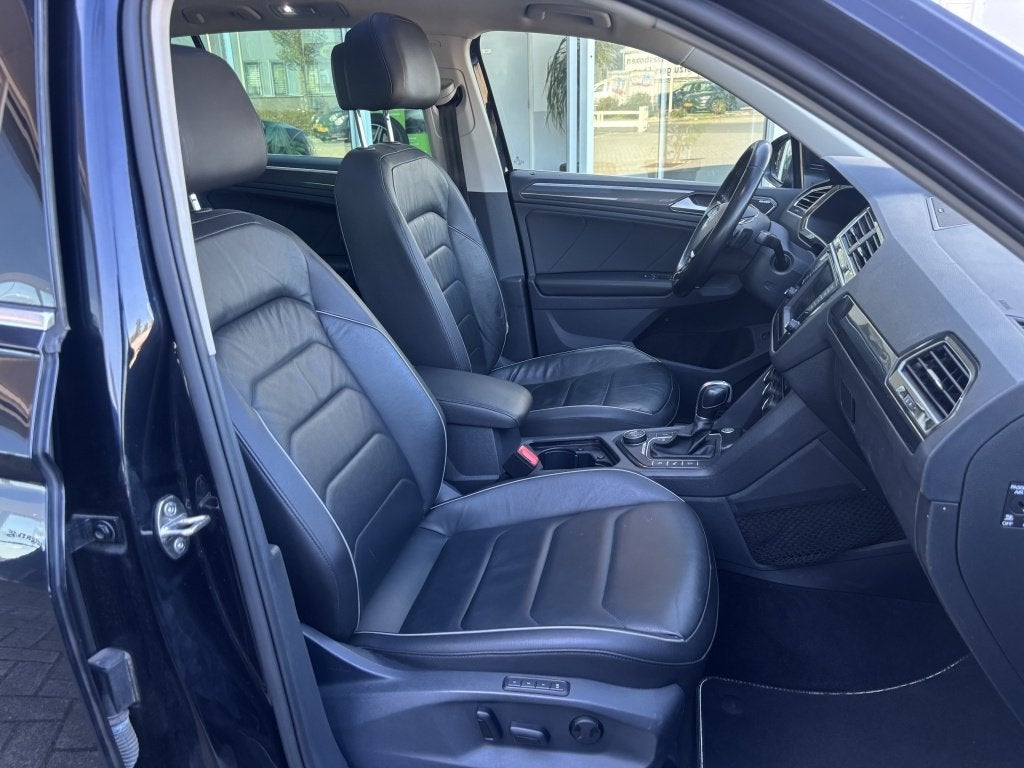 Volkswagen Tiguan 2.0 TSI 4Motion Highline Trekhaak Camera C, Auto's, Automaat, Dealer onderhouden, Gebruikt, 4 cilinders
