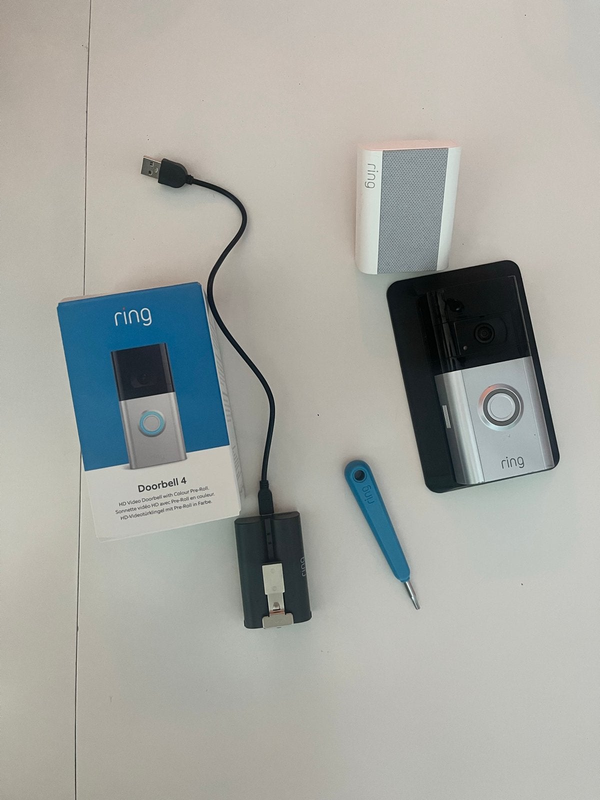 Ring Doorbell 4 met Chime en accessoires solar, Ophalen of Verzenden, Bewegingsdetectiesensor, Zo goed als nieuw, Draadloos