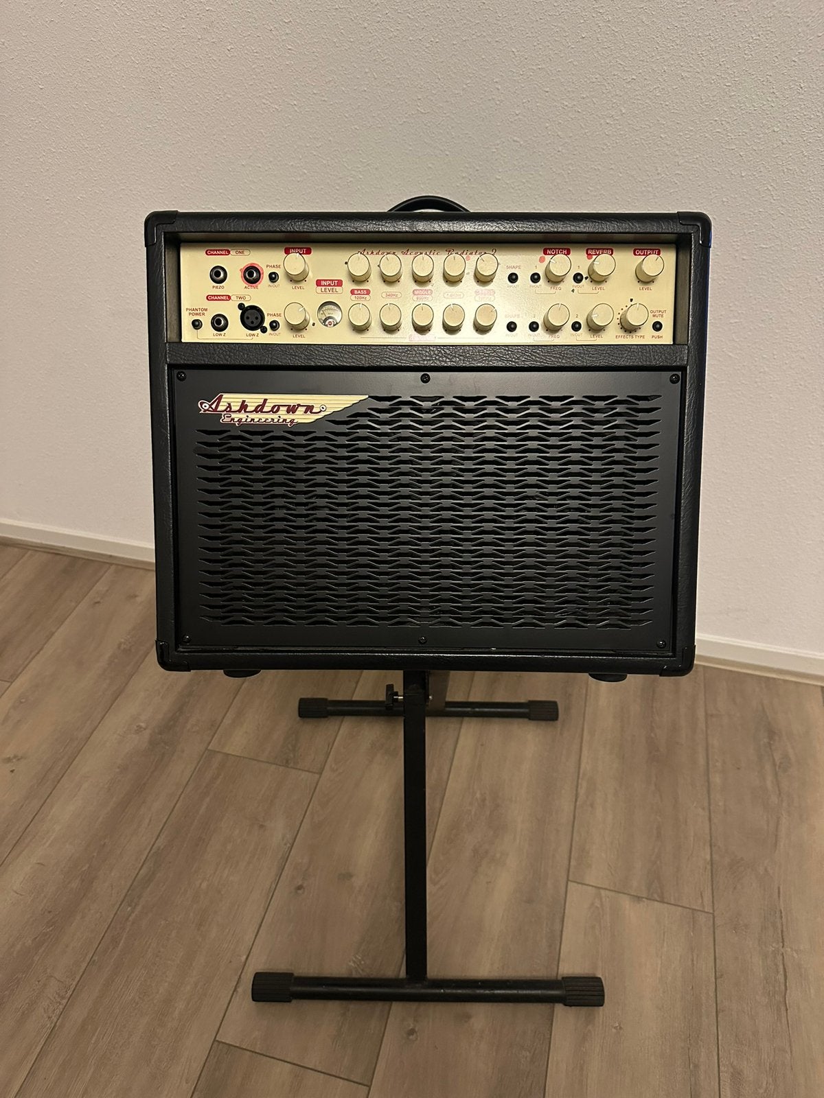 Ashdown Acoustic radiator 2 (160w), Muziek en Instrumenten, Ophalen, Zo goed als nieuw, 50 tot 100 watt