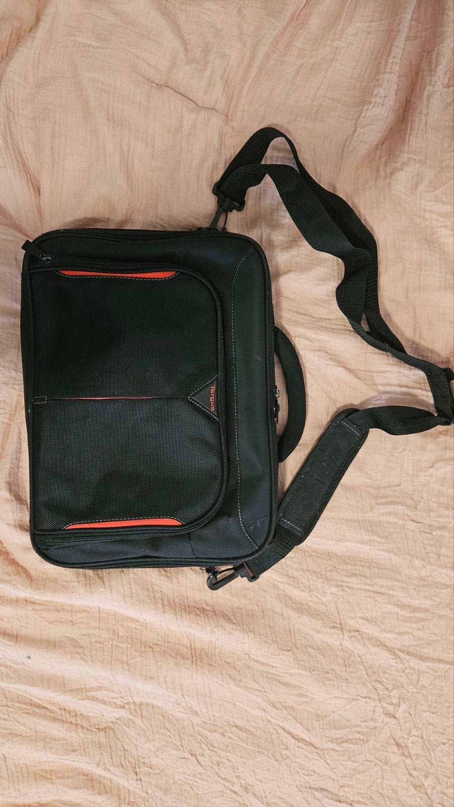 Nieuwe Targus Laptoptas Zwart met Rode Accenten, Gevoerd laptopvak, 15 inch, Nieuw, Ophalen of Verzenden