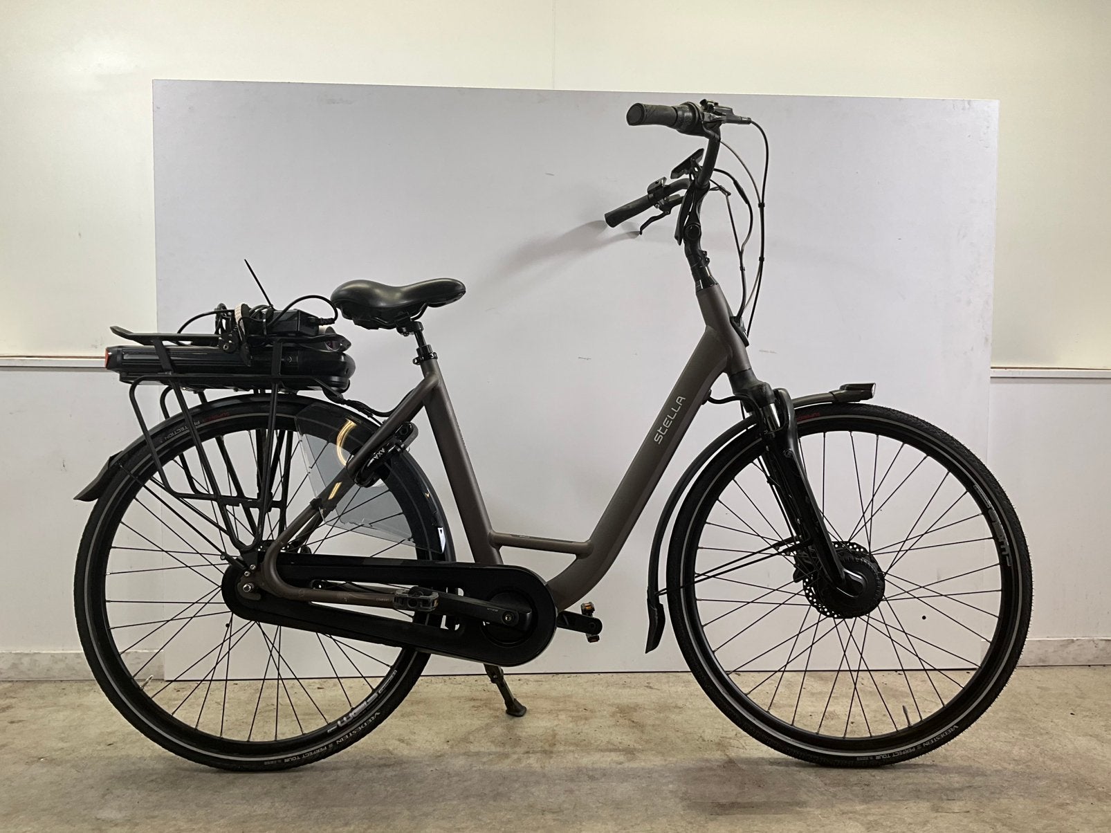 STELLA LIVORNO ELEKTRISCHE DAMESFIETS 705WATT 3225 KM FR 53, Fietsen en Brommers, Zo goed als nieuw, 51 tot 55 cm, 50 km per accu of meer