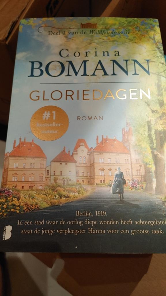 Corina Bomann - Gloriedagen (Deel 1 Waldfriede-serie), Boeken, Romans, Ophalen of Verzenden, Gelezen, Corina Bomann, Europa overig