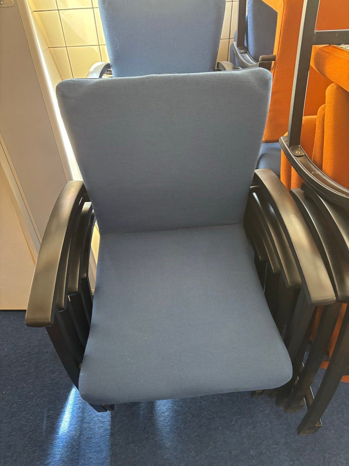 6 blauwe stoelen met leuning, Ophalen, Gebruikt, Blauw, Stof