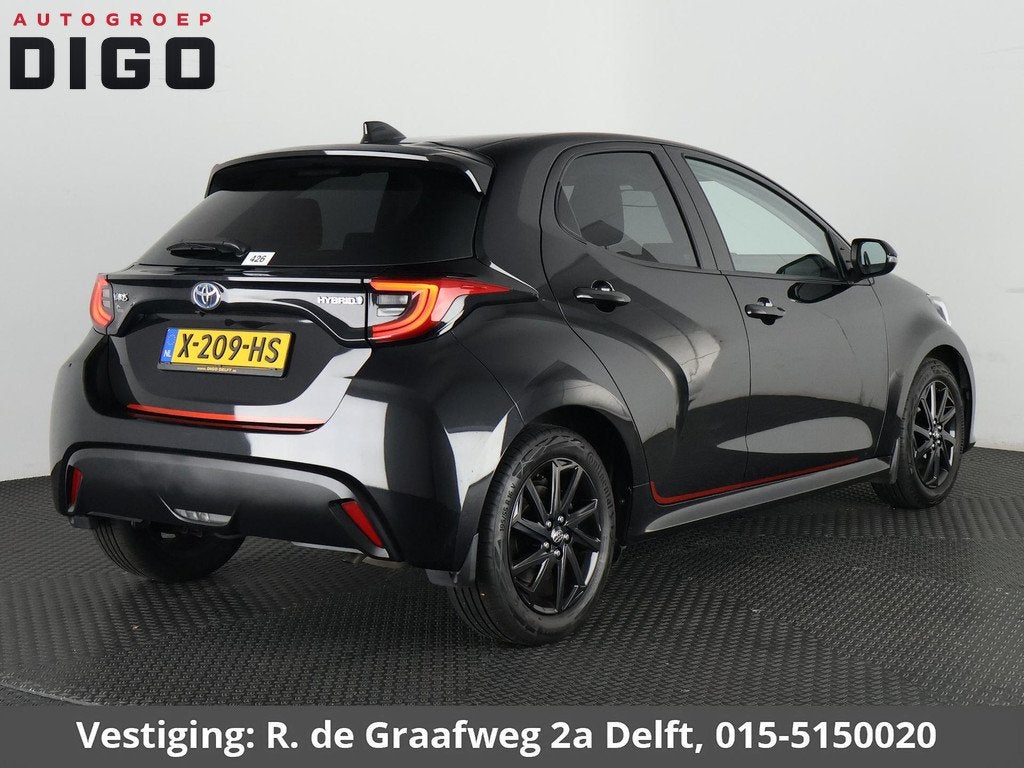 Toyota Yaris 1.5 Hybrid Black Edition | Apple Carplay & Andr, Gebruikt, 1490 cc, Bedrijf, Hybride Elektrisch/Benzine