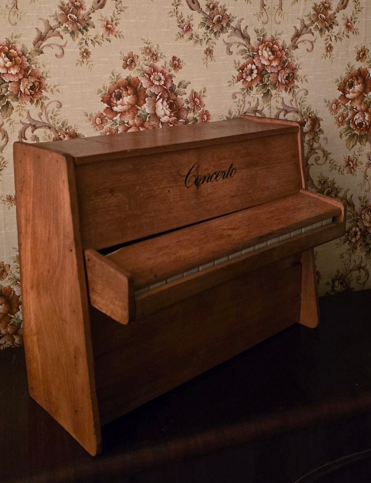 Superleuke oude Franse houten kinder piano Concerto 27 cm, Ophalen of Verzenden