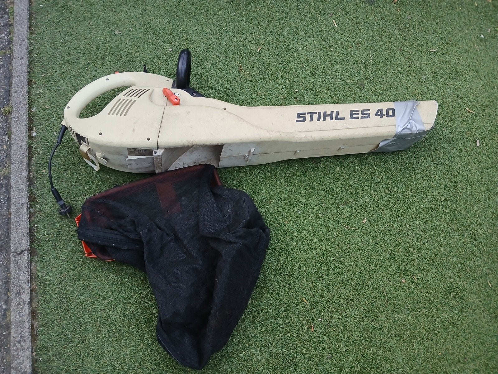 Stihl es40 bladblazer goed gebruikt €7,50, Tuin en Terras, Bladblazers, Ophalen, Stihl, Gebruikt, Met opvangzak