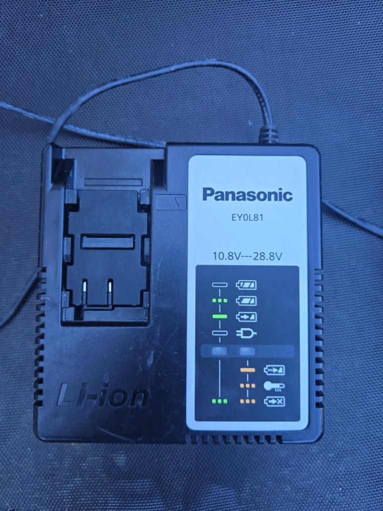 Panasonic EY0L81 Acculader 10.8V-28.8V Li-ion, Ophalen of Verzenden, Gebruikt