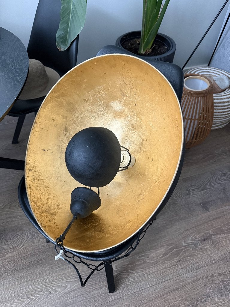 Grote zwarte hanglamp met gouden binnenkant, Ophalen, Gebruikt