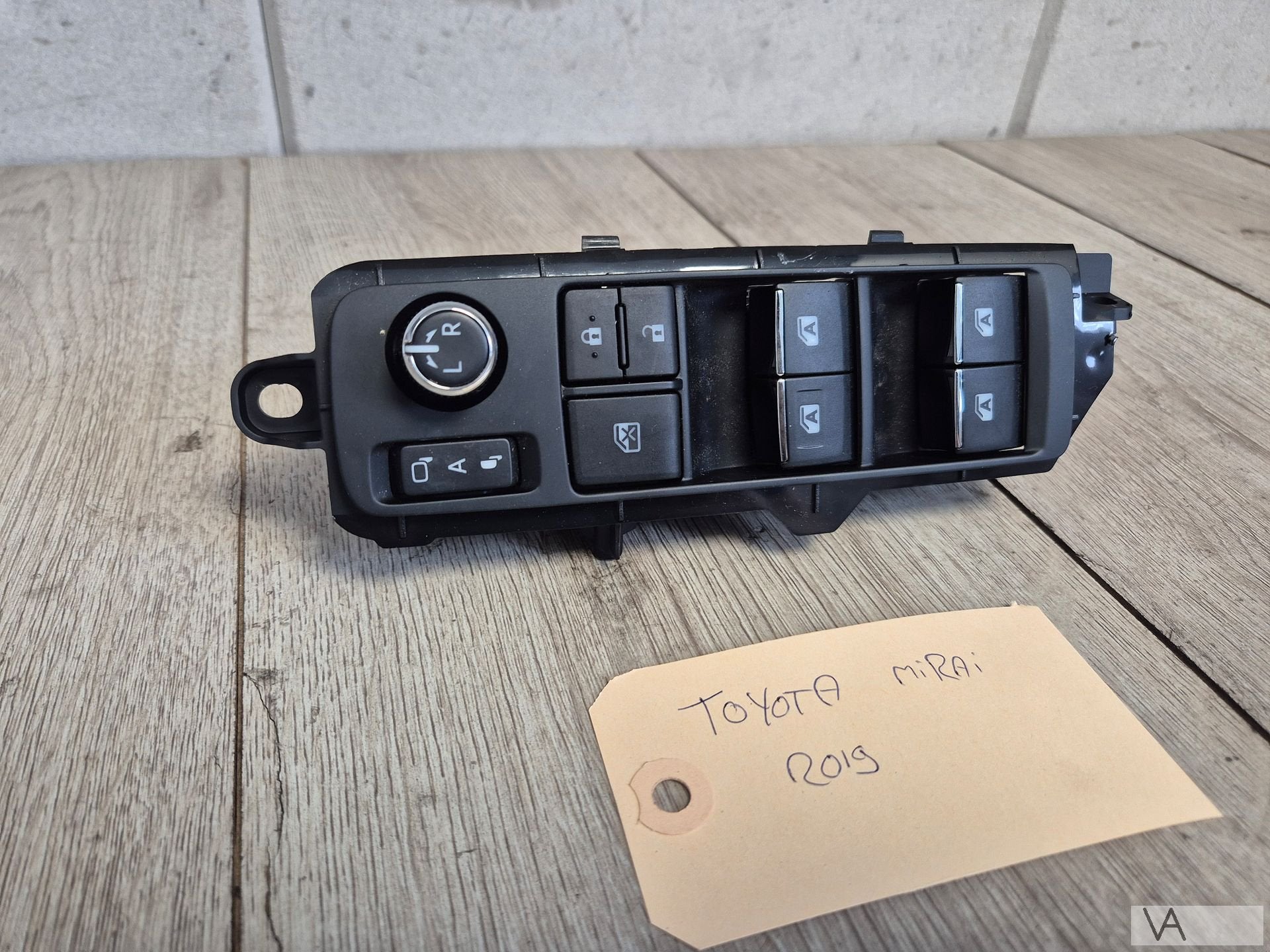 Raamschakelaar Toyota Mirai / Rav4 / LandCruiser 84040-0e040, Gebruikt, -, -, Ophalen of Verzenden