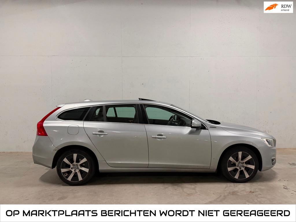 Volvo V60 2.4 D6 AWD Plug-In Hybr. Pano Leer Camera Navi, Auto's, Automaat, Vierwielaandrijving, Automatische klimaatregeling