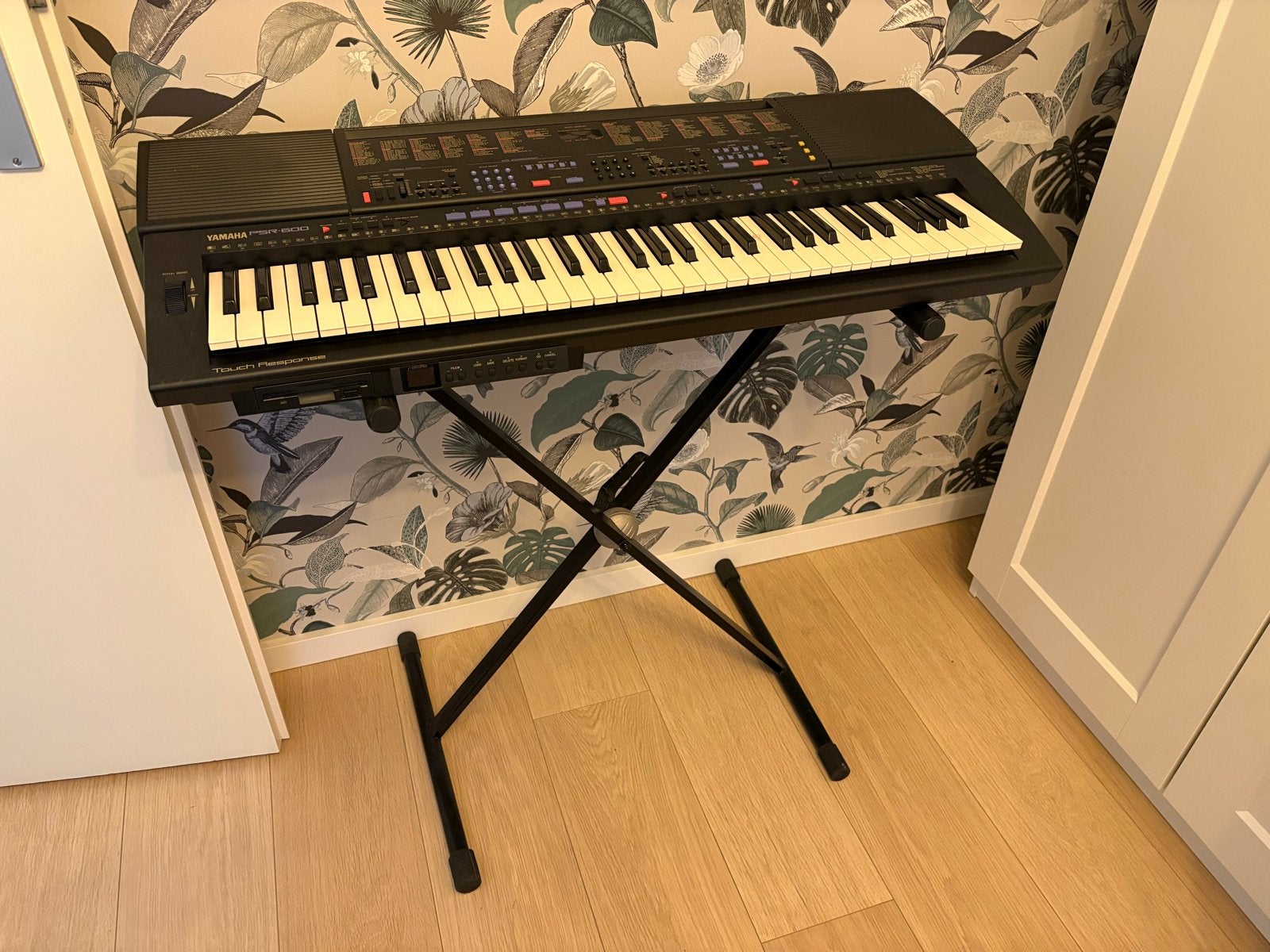 Yamaha PSR-600 Keyboard met standaard, Muziek en Instrumenten, Keyboards, Ophalen, Yamaha, Aanslaggevoelig, 61 toetsen