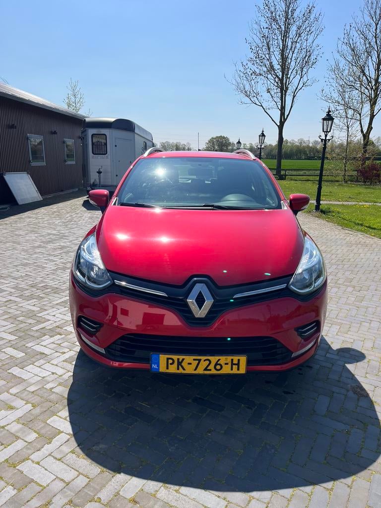 Renault Clio 0.9 TCE 90 Estate 2017 Rood, Auto's, Renault, Voorwielaandrijving, 898 cc, 1063 kg, 580 kg