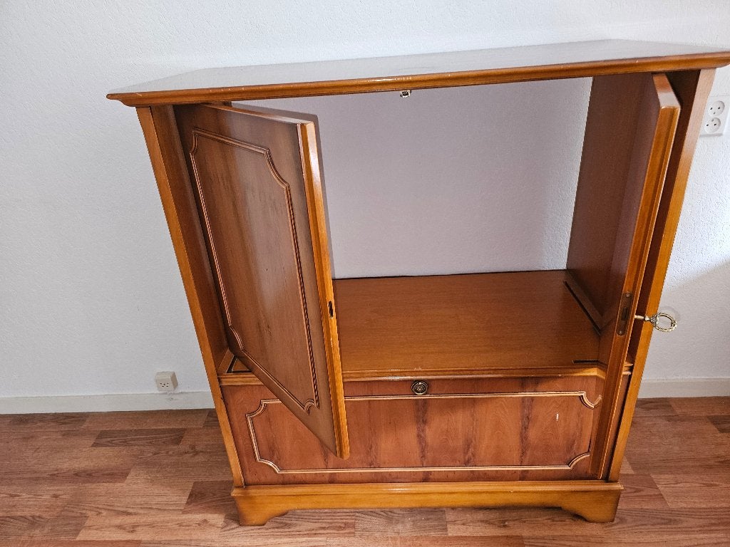 TV meubel, Ophalen, Overige materialen, Minder dan 50 cm, Engelse stijl.