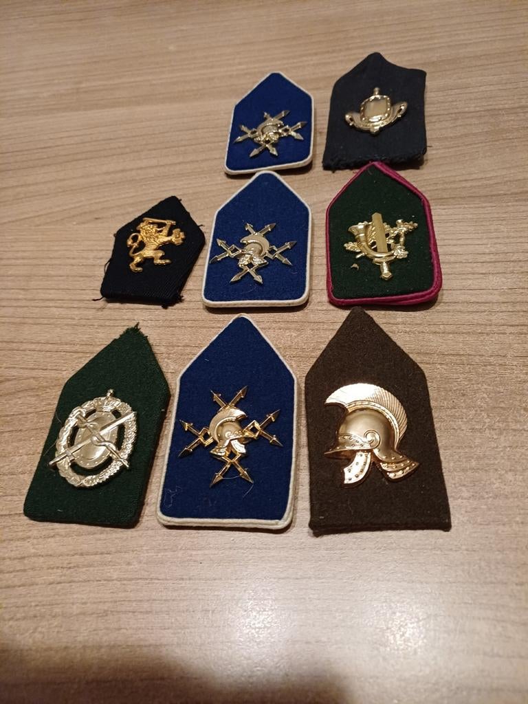 Diverse militaire schouderemblemen, Verzamelen, Ophalen of Verzenden, Overige soorten, Overige gebieden, Embleem of Badge