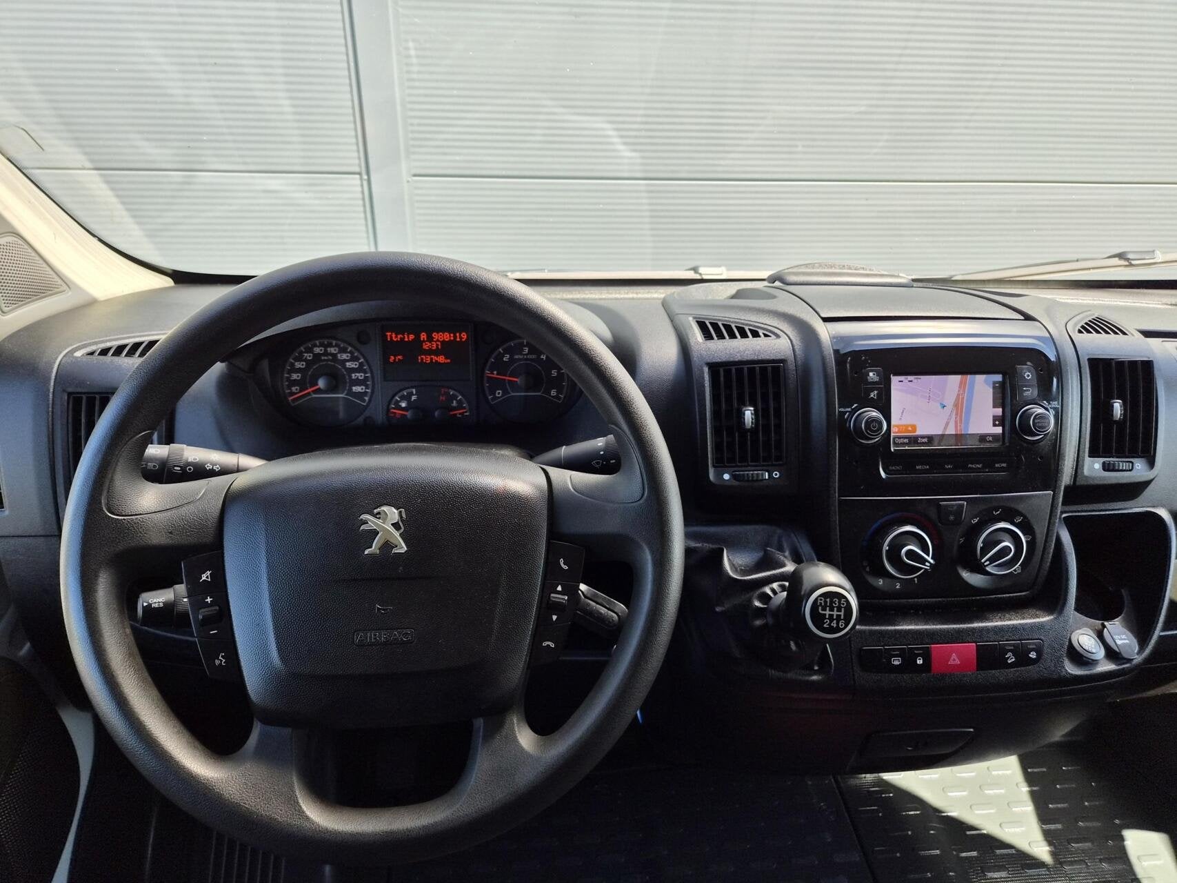 Peugeot Boxer 2.2 HDi L2H2 Airco Camera Navi 2x Schuifdeur, Auto's, Gebruikt, Euro 6, 4 cilinders, 2500 kg
