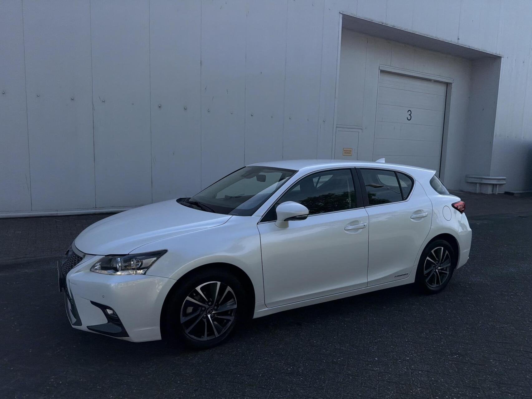 Lexus CT 200h Sport Edition - FACELIFT/ACC/NAVI/LED/NAP, Auto's, Lexus, 136 pk, Gebruikt, Euro 6, Wit