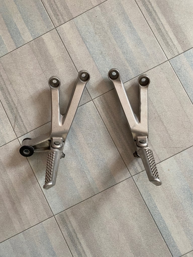 Honda 954rr voetsteunen achter origineel, Ophalen, Gebruikt