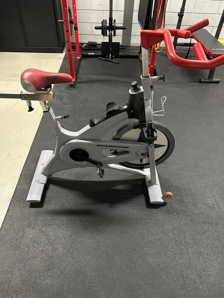 Schwinn Spinningfiets - Perfect voor Thuis Workouts, Ophalen, Gebruikt, Spinningfiets, Metaal