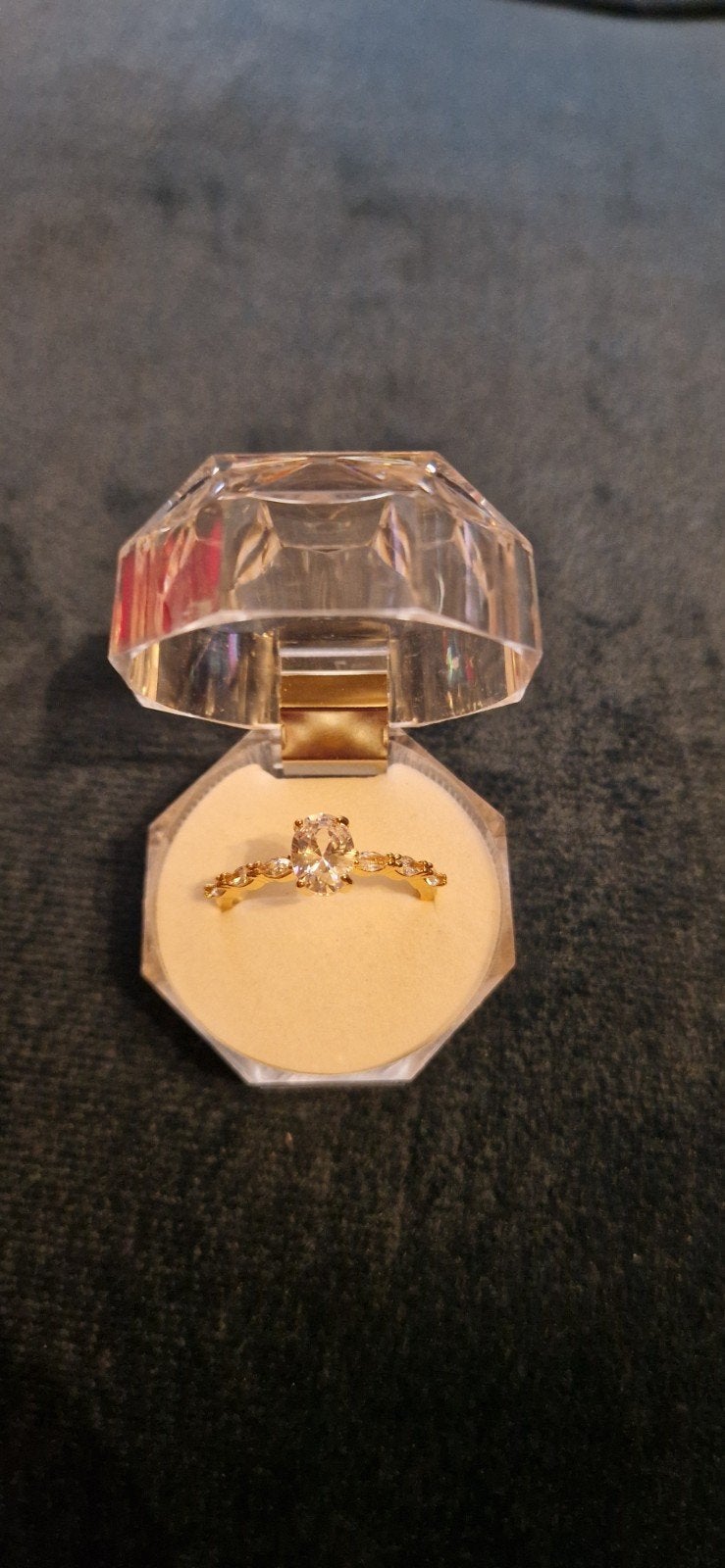 Nieuwe gouden stalen ring met steentjes, grote maat, Ophalen of Verzenden, Nieuw, Goud, Dame