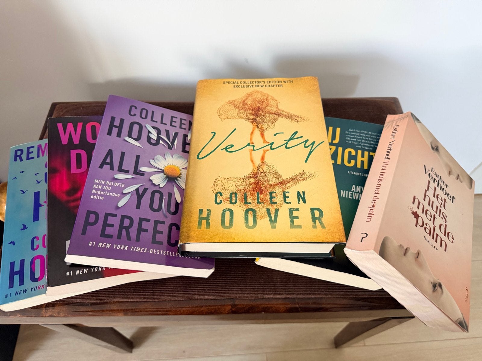 thrillers - colleen hoover, anya niewierra, esther verhoef, Boeken, Ophalen, Zo goed als nieuw, Nederland
