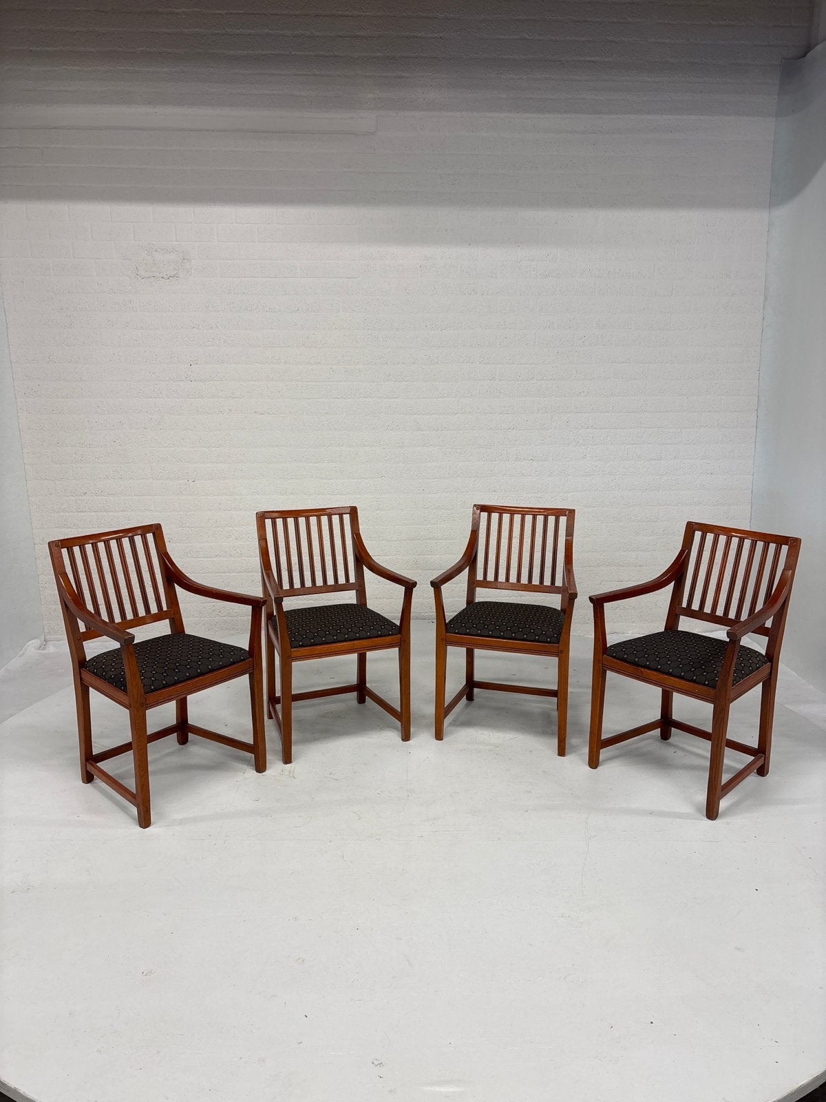 Schuitema Jugendstil set van 4 stoelen met armleuning, Ophalen