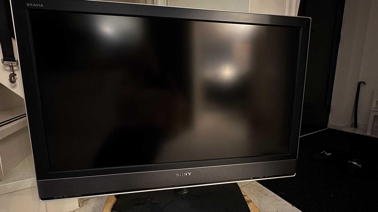 Foto 2 van Gratis sony tv KDL-40W2000 LCD Colour tv