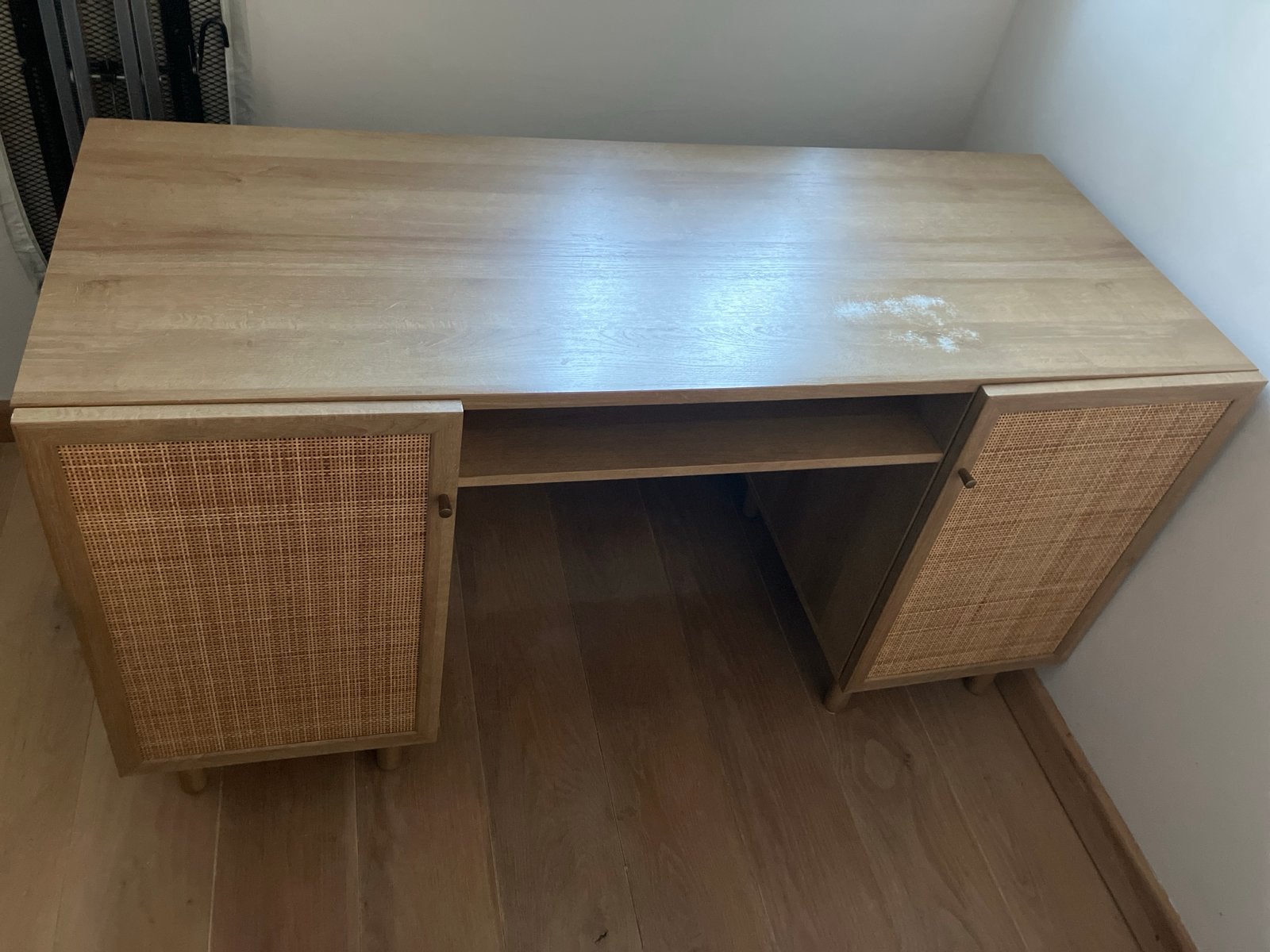 Bureau met houtlook en rotan deuren – naturel, Ophalen, Opbergruimte, Gebruikt, Bruin
