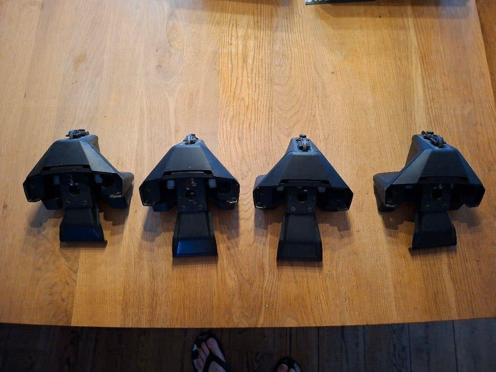 Thule Evo Clamp 7105 inclusief kit voor Kia EV6 & Opel Corsa, Auto diversen, Dakdragers, Ophalen, Zo goed als nieuw