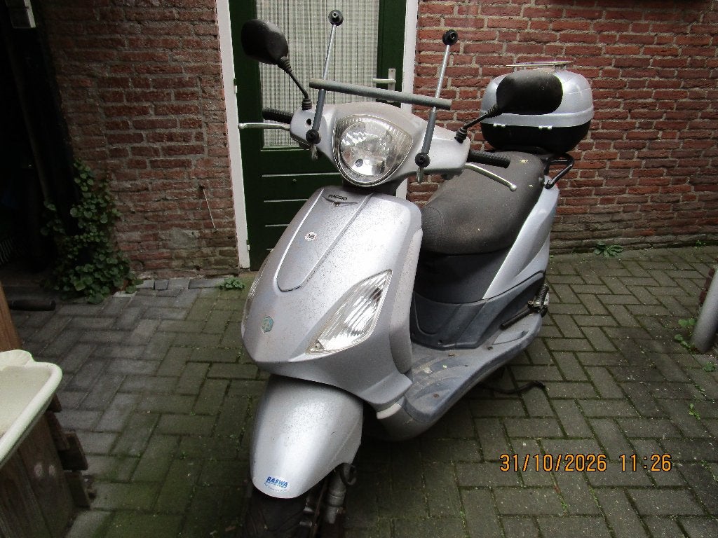 Scooter Piaggio, Fietsen en Brommers, Ophalen, Gebruikt, Benzine, Overige modellen