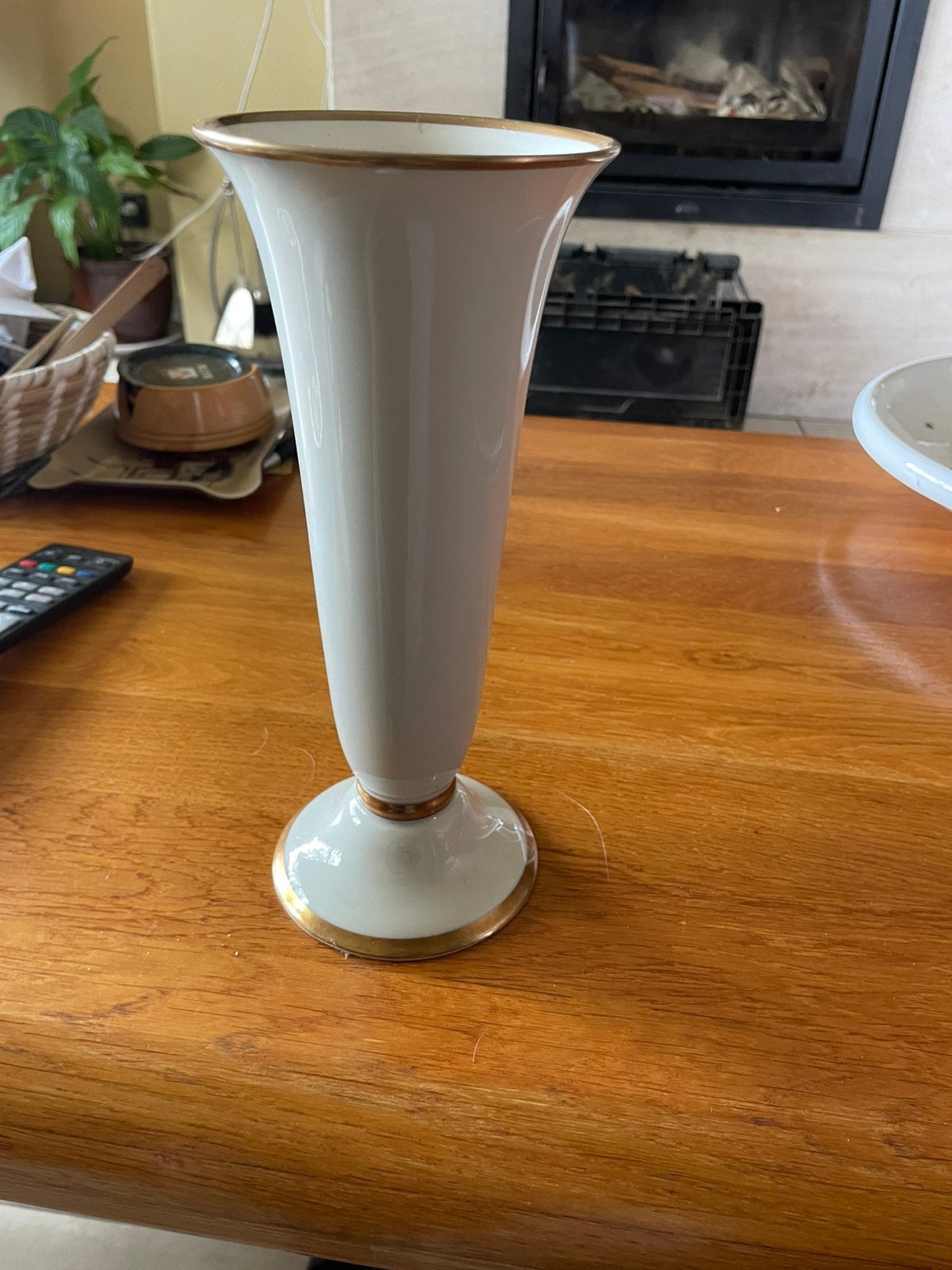 Elegante Alfra Alessi vaas, wit met gouden rand, Ophalen of Verzenden