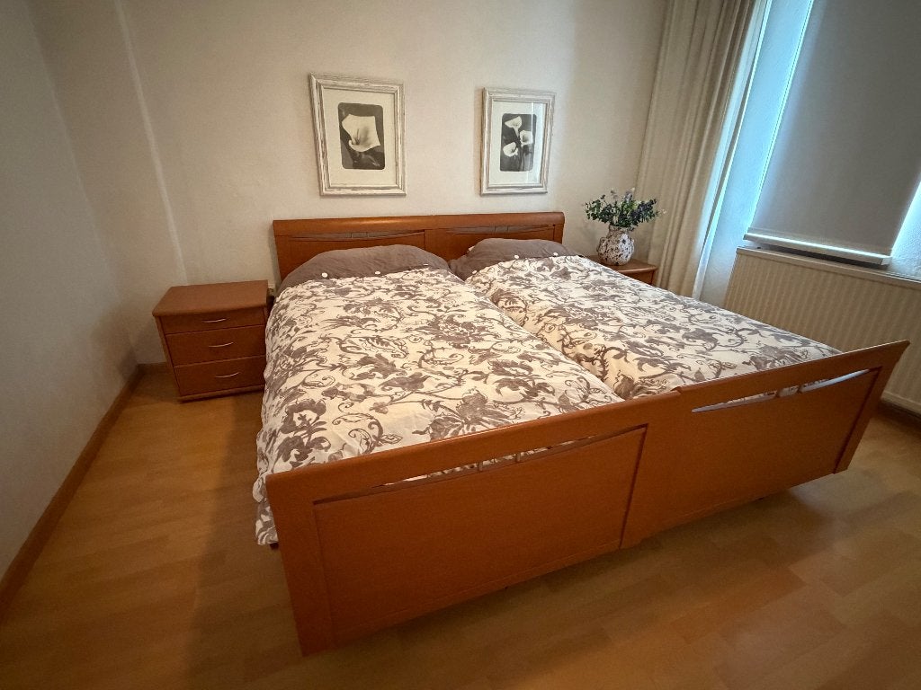 Mooie slaapkamer met elektrische bedden, Ophalen, Gebruikt, Tweepersoons, 180 cm