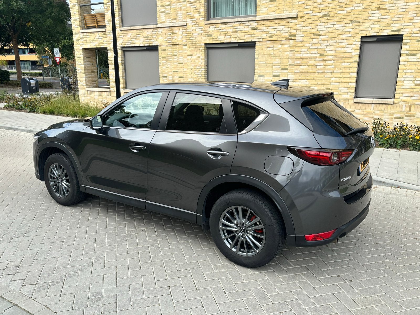 Foto 4 van Mazda CX-5 2.0 Skyactiv-g 165pk 2WD 2017 Grijs