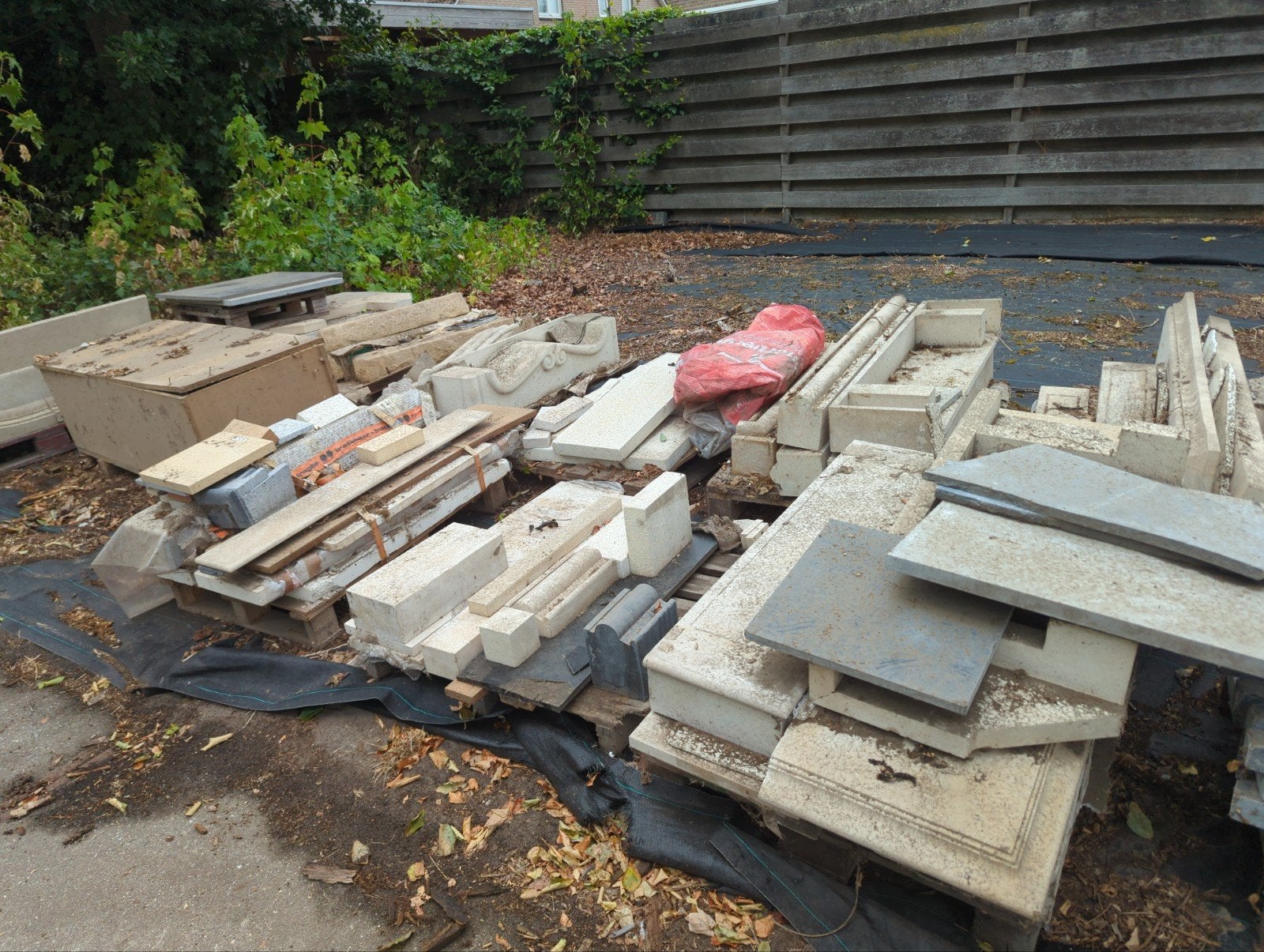 Gratis natuurstenen schouwen of stukken voor beeldhouwen, Ophalen of Verzenden