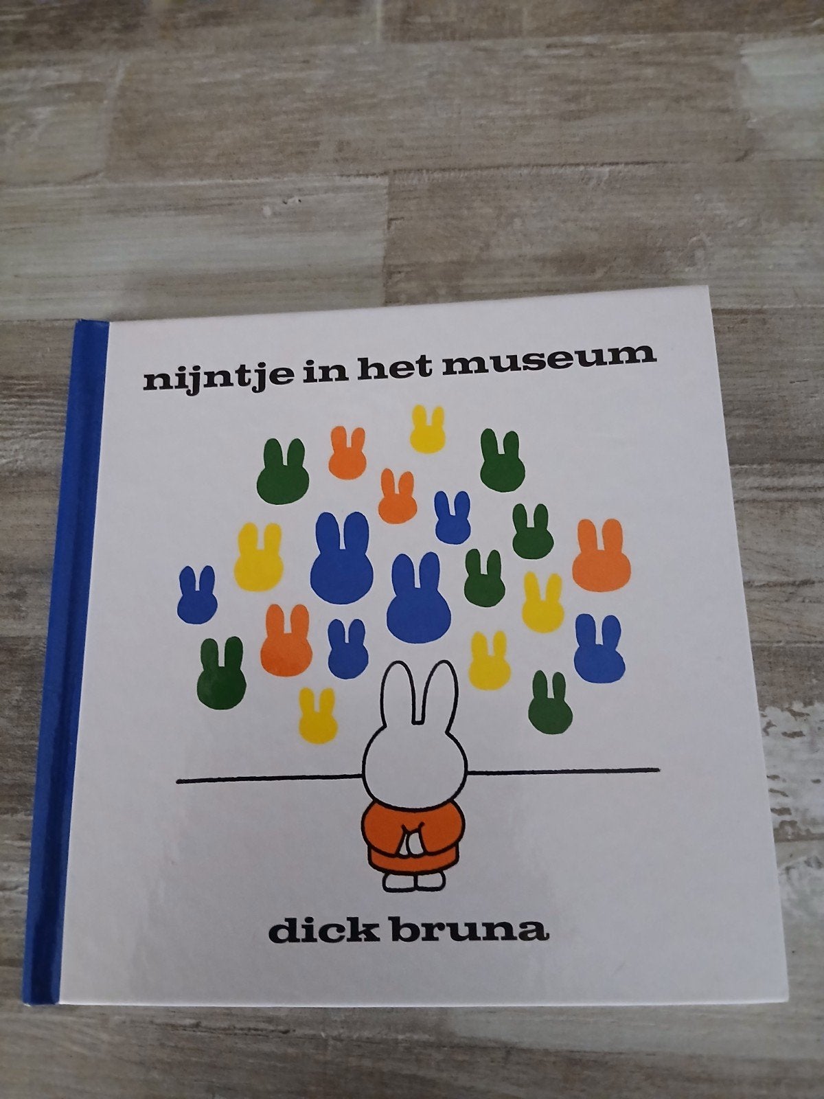 Nijntje in het museum - Dick Bruna (Kinderboek), Ophalen of Verzenden, Zo goed als nieuw, Dick Bruna, Sprookjes