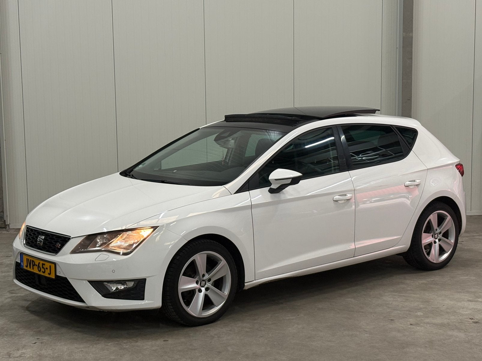 Seat Leon 1.4 TSI FR ACT/PANO/CRUISE/NAVI/LANEFRONT-ASSIST/, Auto's, Seat, 1141 kg, Zwart, 4 cilinders, Leon