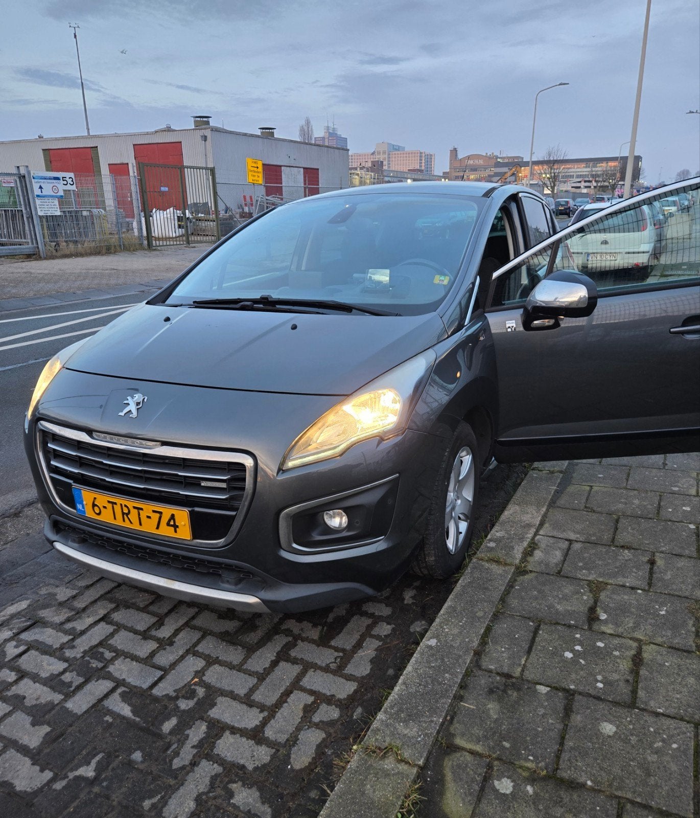 Peugeot 3008 2.0 HDI 120KW Hybrid4 AUT 2014 Grijs, Auto's, Peugeot, Automaat, 770 kg, 163 pk, Origineel Nederlands