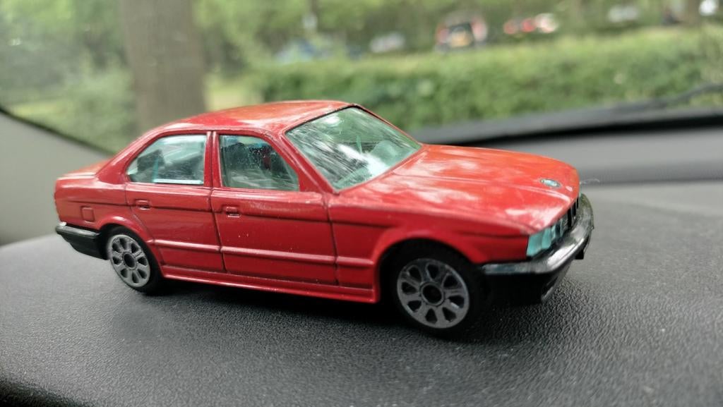 BMW 5 SERIE ouder model burago 1/43, Ophalen of Verzenden, Zo goed als nieuw, Auto, Overige merken
