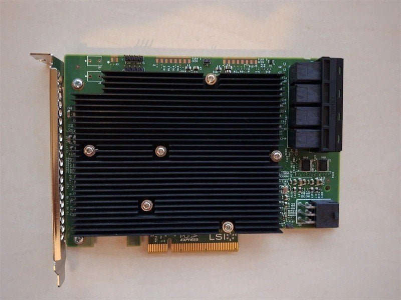 LSI SAS9300-16i 16-poorts 12Gb SAS3 HBA IT mode, Intern, Gebruikt, SAS, Server