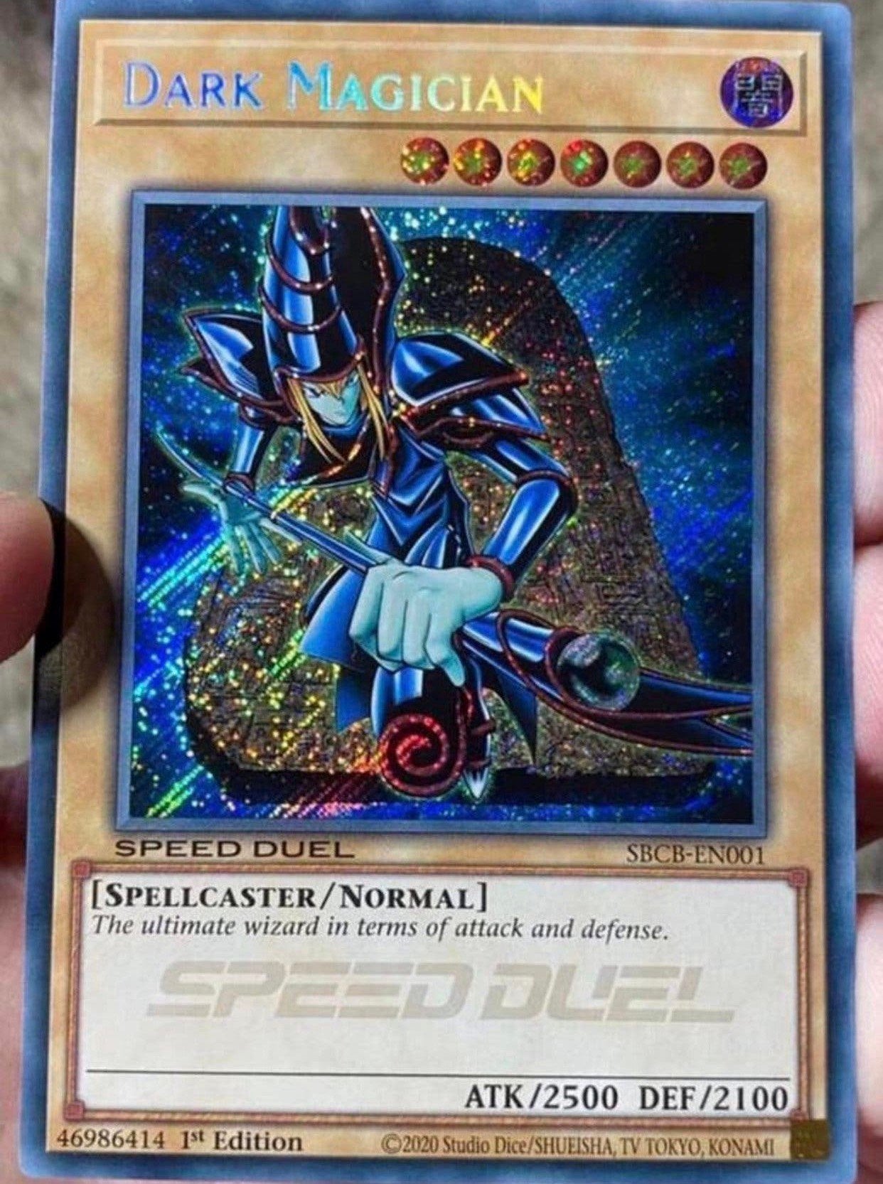 Yu-Gi-Oh! Dark Magician SBCB 1st Edition !, Ophalen of Verzenden, Zo goed als nieuw, Losse kaart, Foil
