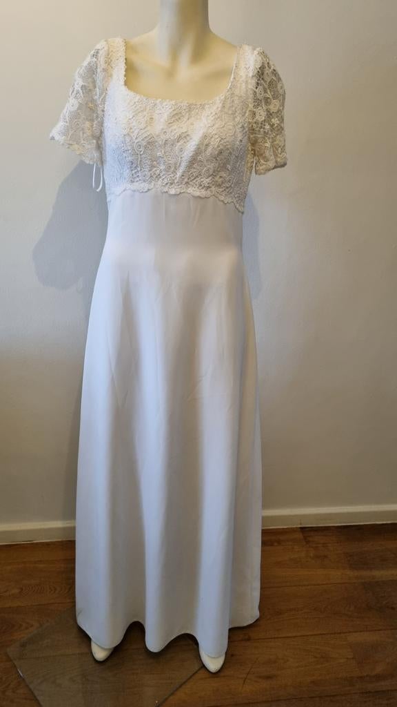 Nieuw!Witte trouwjurk met kant en korte mouwen- maat 40, Ophalen of Verzenden, Nieuw, Trouwjurk