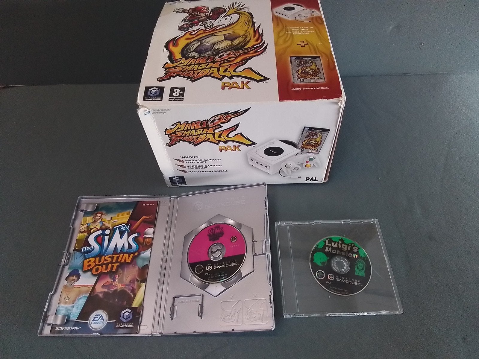 Nintendo GameCube Mario Smash Football Pak met 2 controllers, Verzenden, Gebruikt, Met 2 controllers